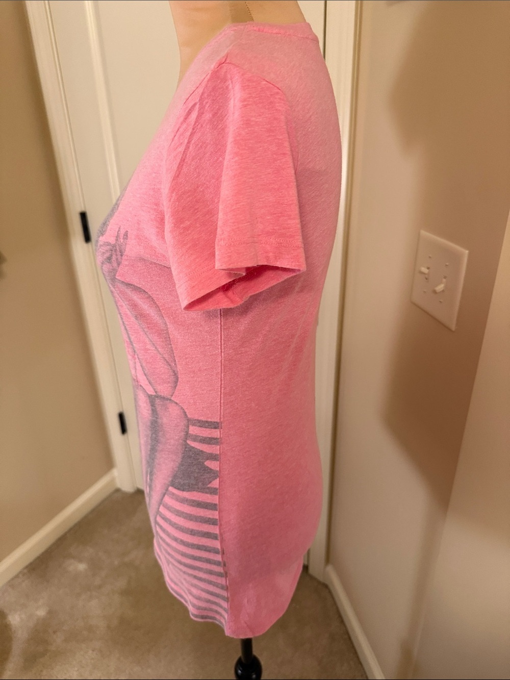 Hollywood Legends Marilyn Monroe Pink Women's Crewneck Tee with Vintage Print - Picture 2 of 4